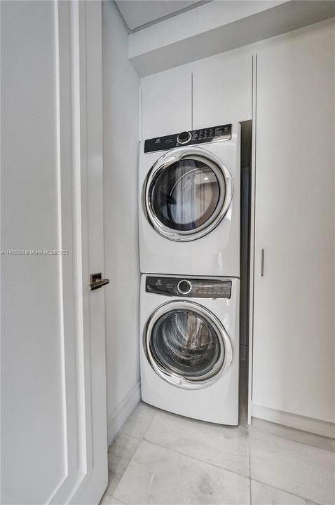 最近租的: $49,900 (4 贝兹, 5 浴室, 3484 平方英尺)