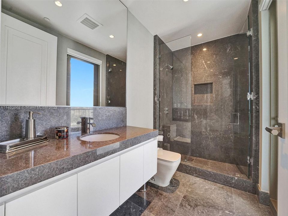 最近租的: $49,900 (4 贝兹, 5 浴室, 3484 平方英尺)