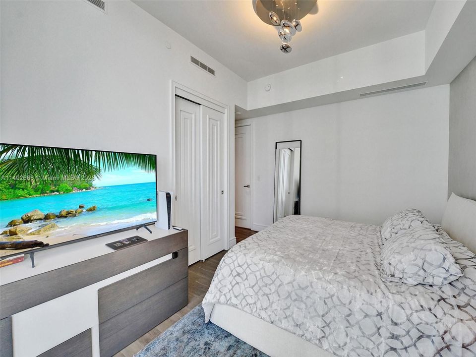 最近租的: $49,900 (4 贝兹, 5 浴室, 3484 平方英尺)