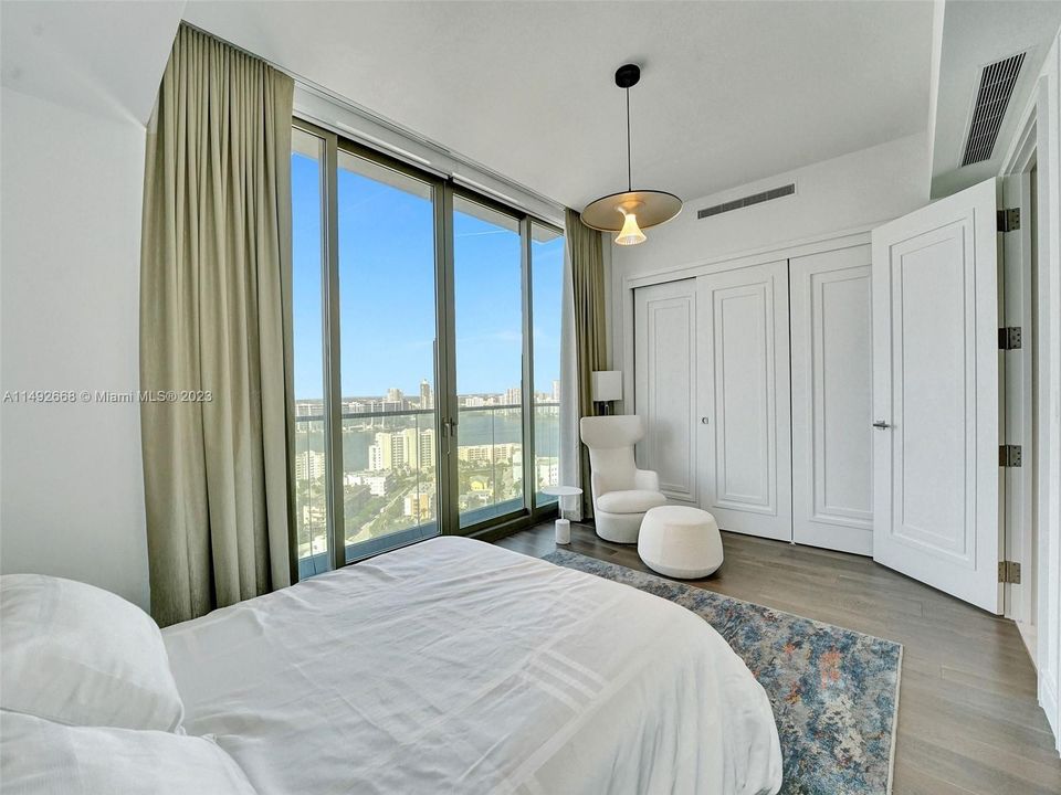 最近租的: $49,900 (4 贝兹, 5 浴室, 3484 平方英尺)