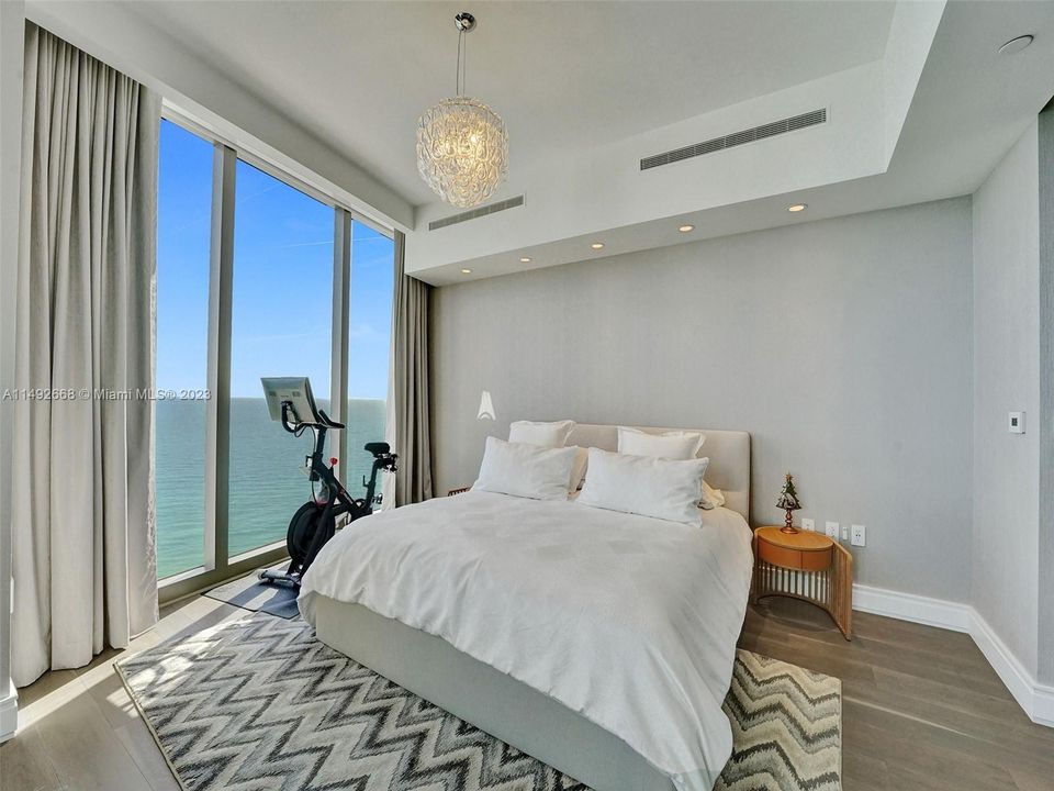 最近租的: $49,900 (4 贝兹, 5 浴室, 3484 平方英尺)