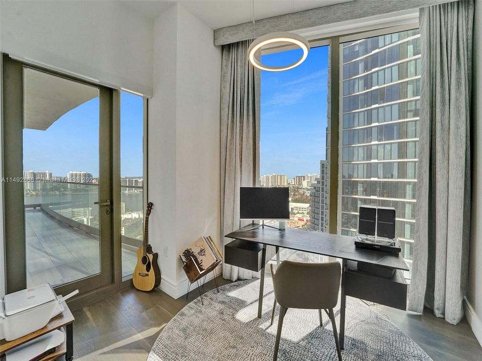 最近租的: $49,900 (4 贝兹, 5 浴室, 3484 平方英尺)