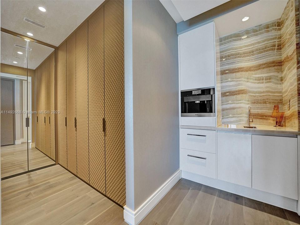 最近租的: $49,900 (4 贝兹, 5 浴室, 3484 平方英尺)