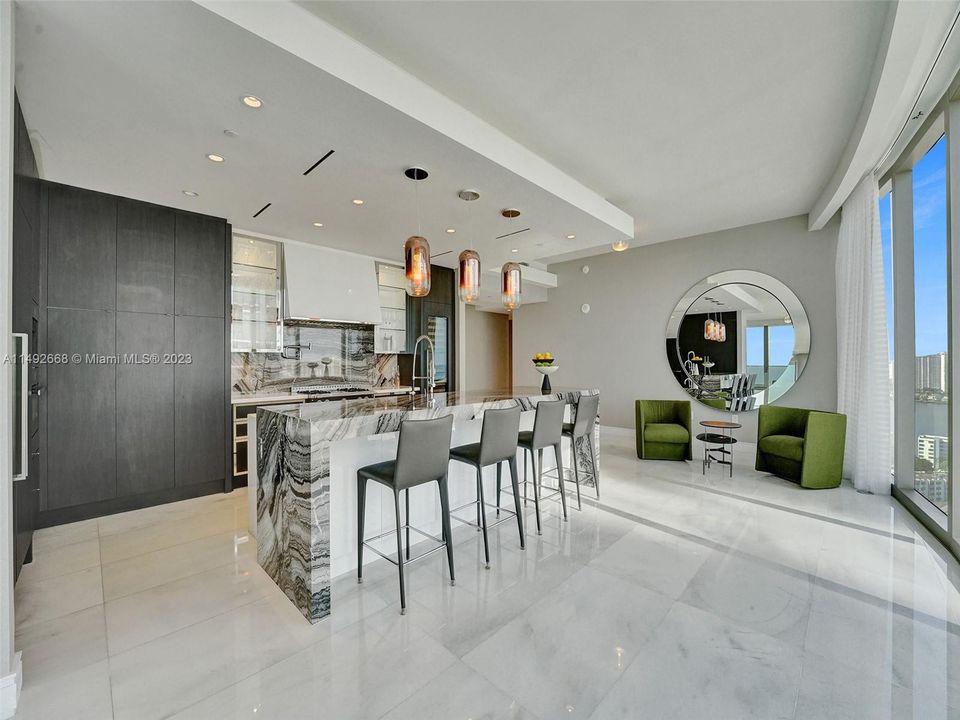 最近租的: $49,900 (4 贝兹, 5 浴室, 3484 平方英尺)