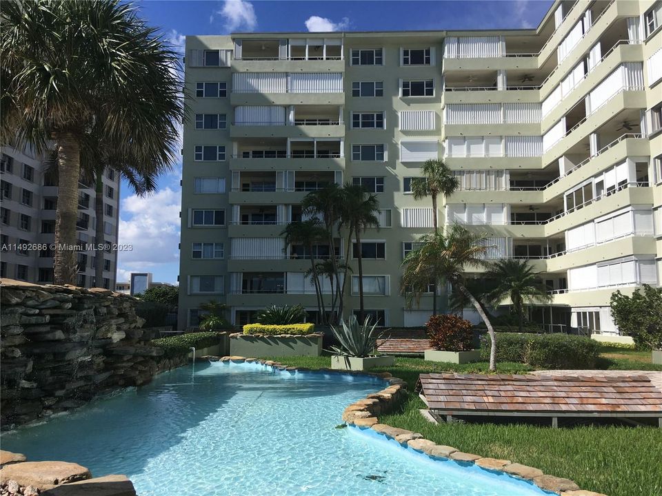 Recently Sold: $299,900 (2 beds, 2 baths, 1002 Square Feet)