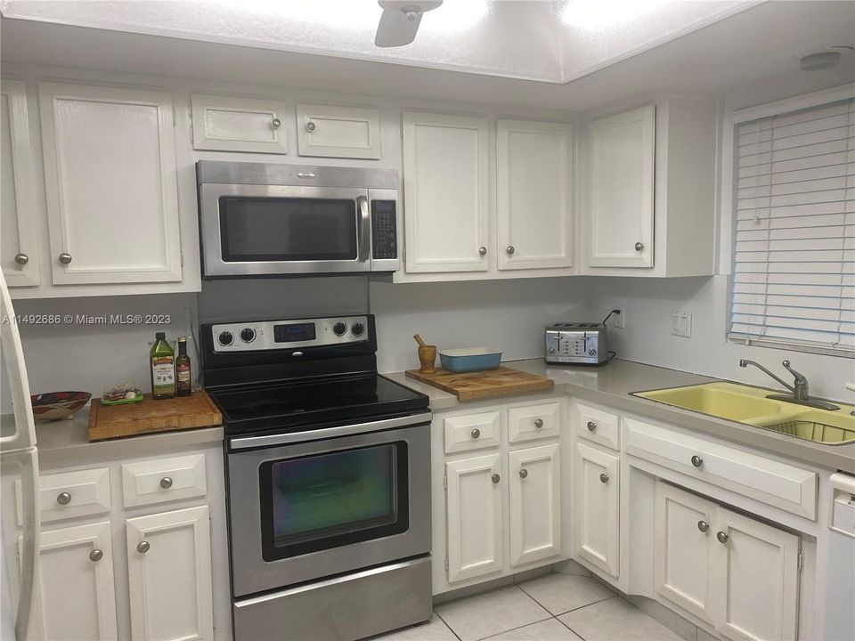 Recently Sold: $299,900 (2 beds, 2 baths, 1002 Square Feet)