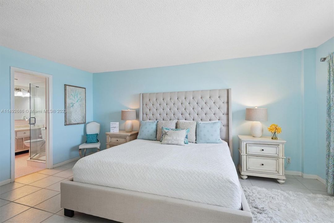 Recently Sold: $299,900 (2 beds, 2 baths, 1002 Square Feet)