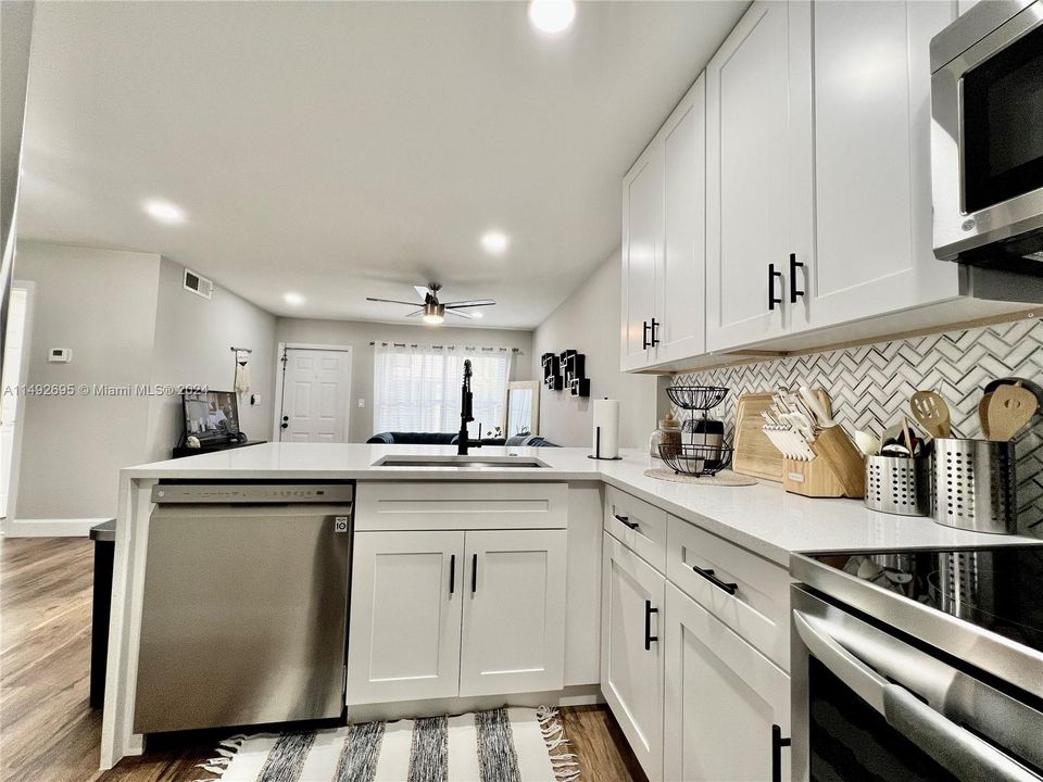 Recently Rented: $2,100 (2 beds, 2 baths, 760 Square Feet)