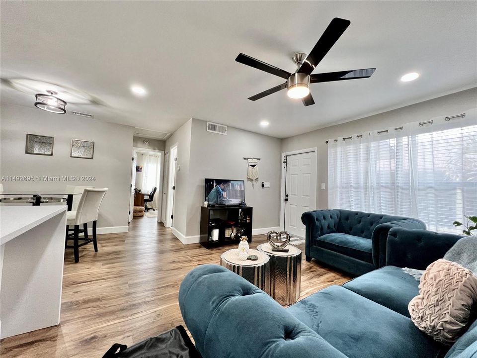 Recently Rented: $2,100 (2 beds, 2 baths, 760 Square Feet)