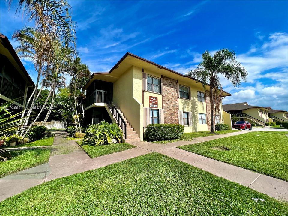 Recently Rented: $2,100 (2 beds, 2 baths, 760 Square Feet)