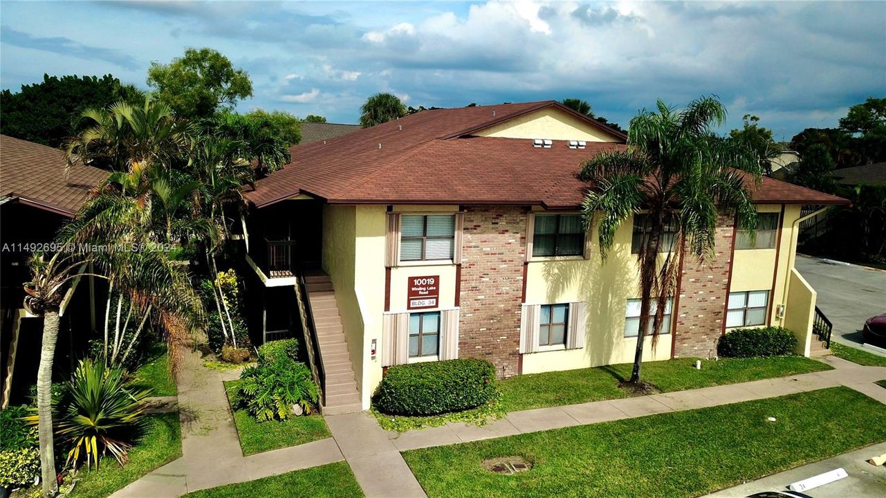 Recently Rented: $2,100 (2 beds, 2 baths, 760 Square Feet)