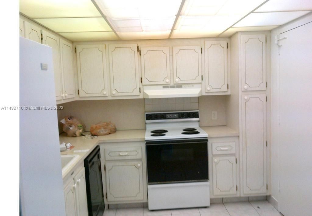 Недавно продано: $229,800 (2 спален, 2 ванн, 1096 Квадратных фут)