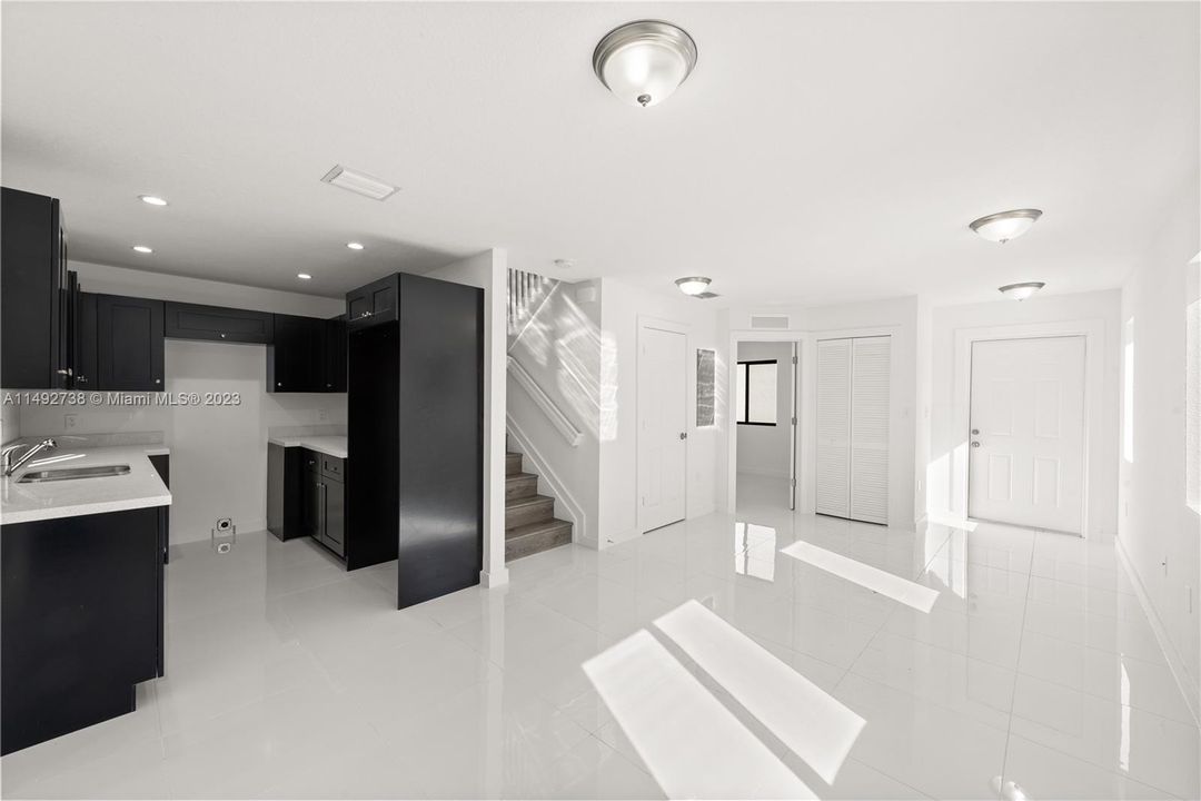 Recently Sold: $389,000 (3 beds, 3 baths, 1265 Square Feet)