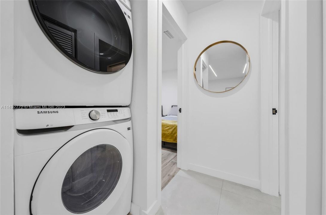 Recently Sold: $1,395,000 (4 beds, 2 baths, 1550 Square Feet)