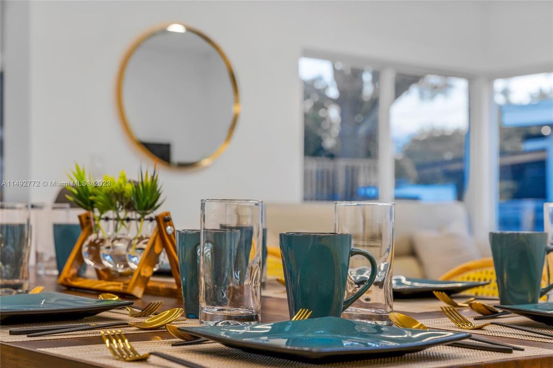 Recently Sold: $1,395,000 (4 beds, 2 baths, 1550 Square Feet)