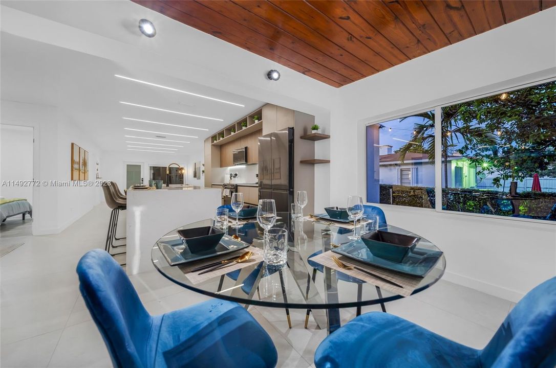 Recently Sold: $1,395,000 (4 beds, 2 baths, 1550 Square Feet)