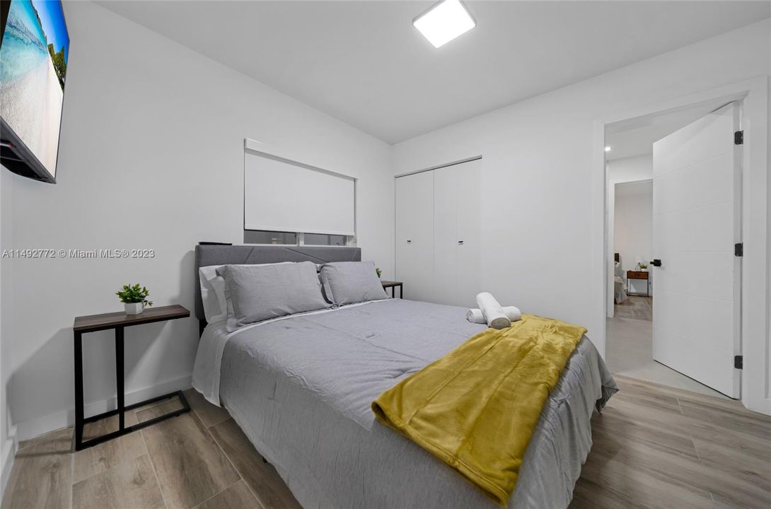 Recently Sold: $1,395,000 (4 beds, 2 baths, 1550 Square Feet)