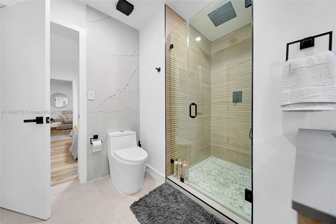 Recently Sold: $1,395,000 (4 beds, 2 baths, 1550 Square Feet)