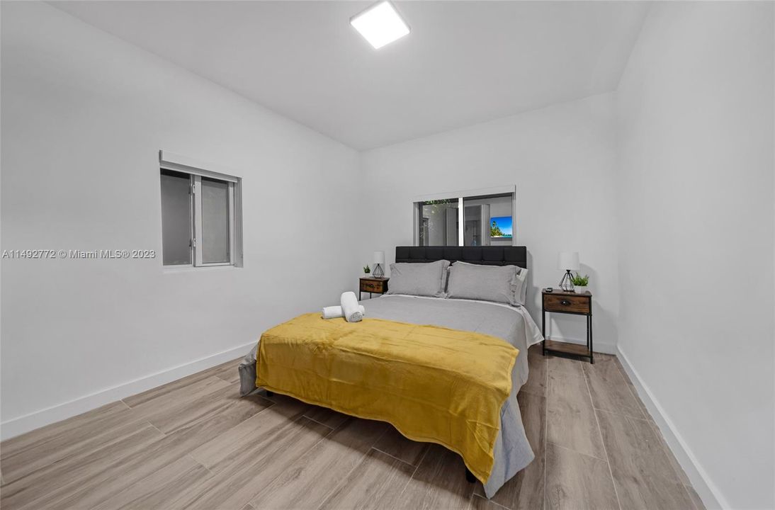 Recently Sold: $1,395,000 (4 beds, 2 baths, 1550 Square Feet)