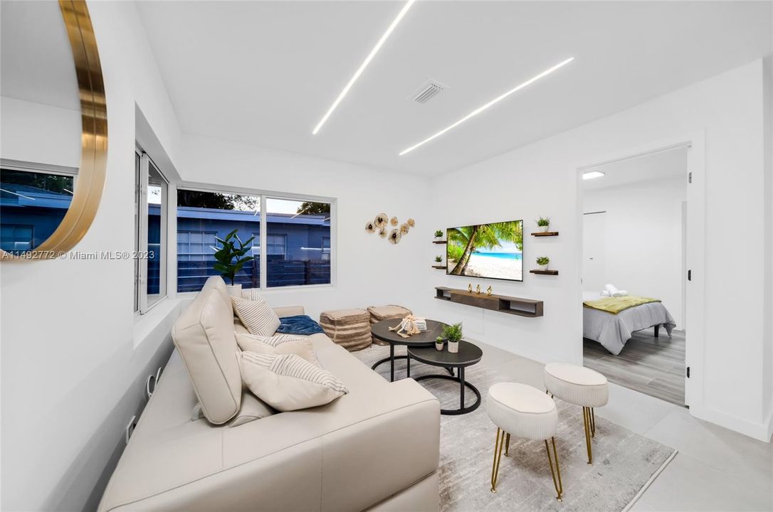 Recently Sold: $1,395,000 (4 beds, 2 baths, 1550 Square Feet)