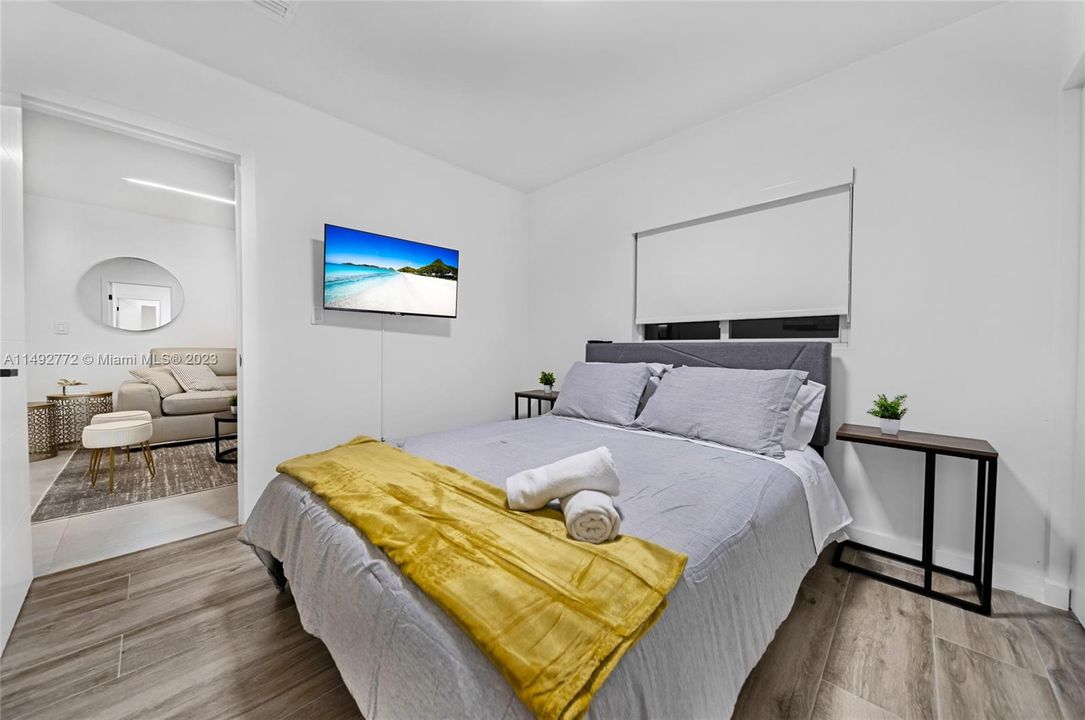 Recently Sold: $1,395,000 (4 beds, 2 baths, 1550 Square Feet)