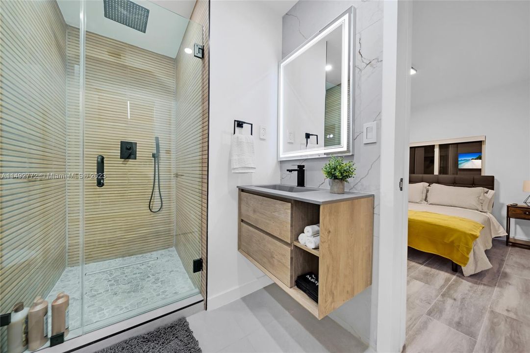 Recently Sold: $1,395,000 (4 beds, 2 baths, 1550 Square Feet)