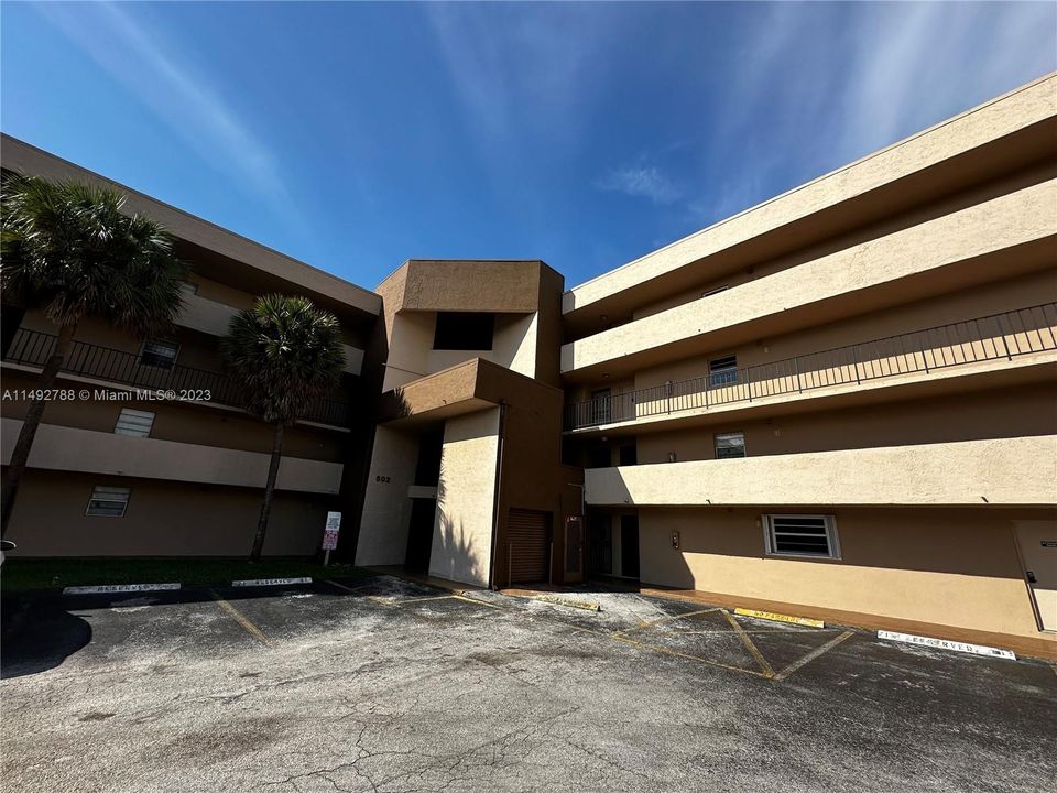 Recently Sold: $249,900 (1 beds, 1 baths, 842 Square Feet)