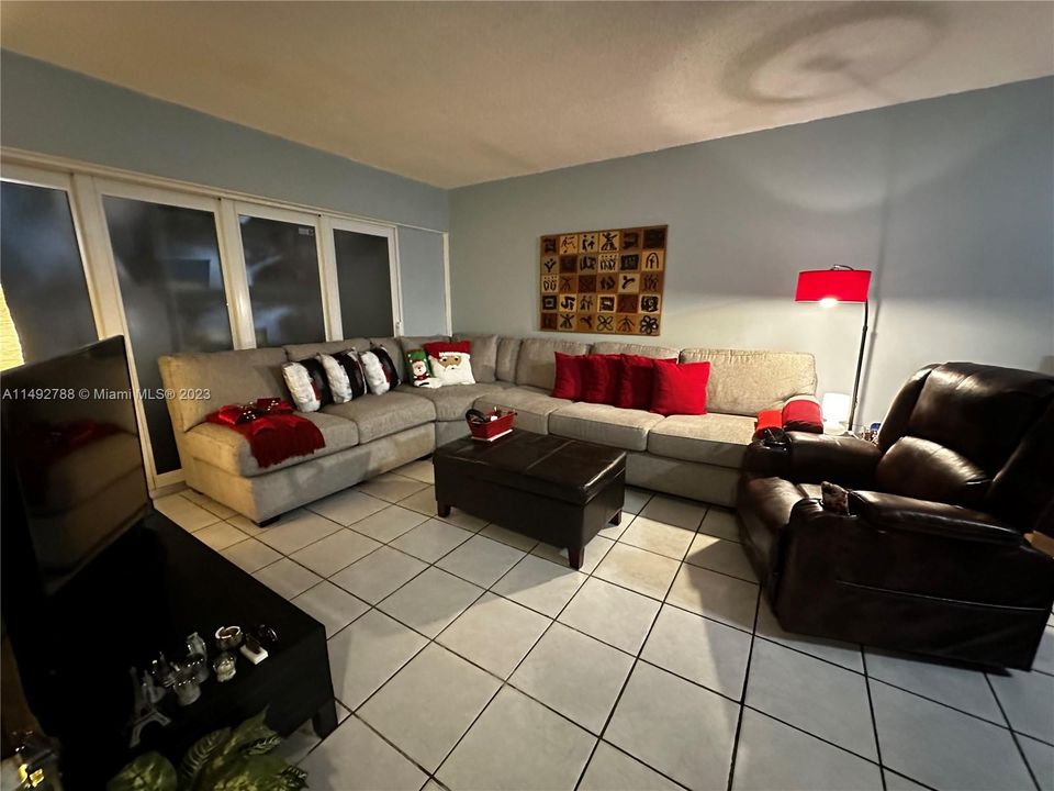 Recently Sold: $249,900 (1 beds, 1 baths, 842 Square Feet)