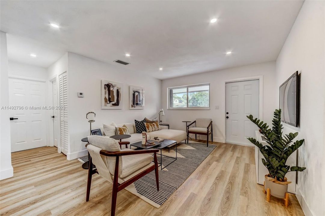 Recently Sold: $429,000 (3 beds, 2 baths, 1368 Square Feet)