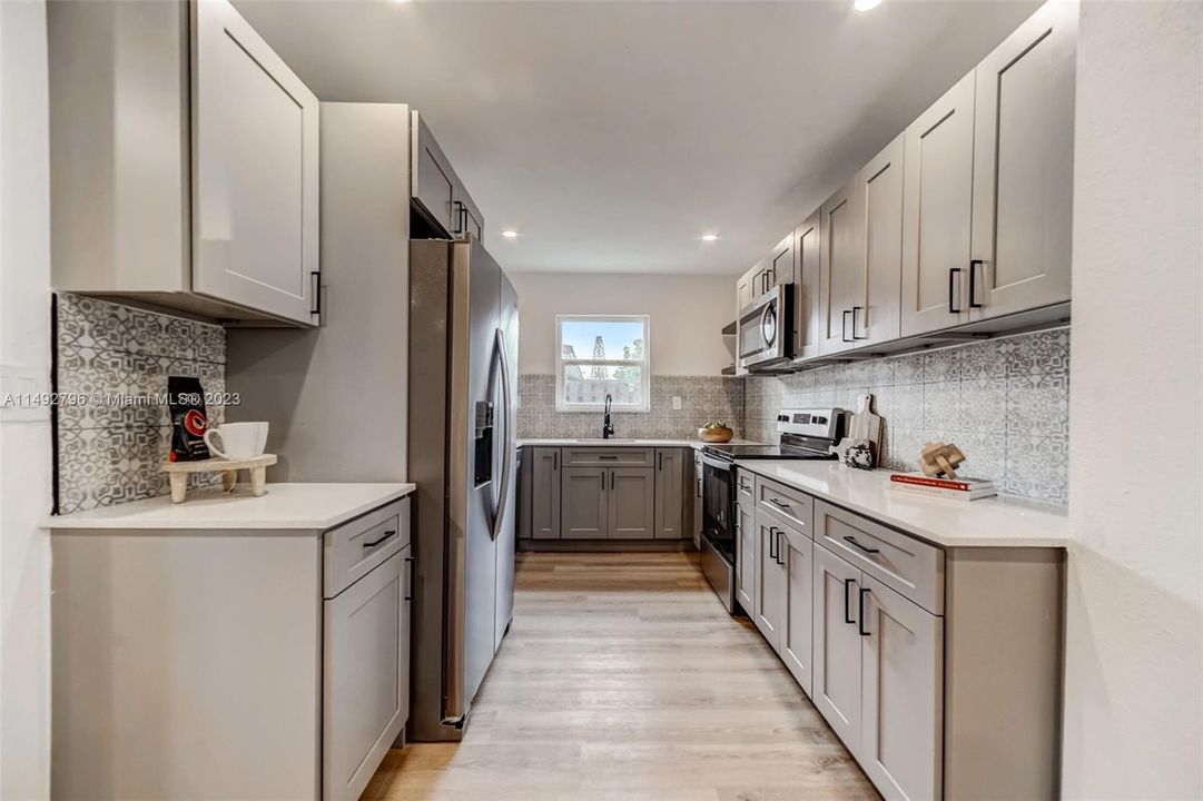 Recently Sold: $429,000 (3 beds, 2 baths, 1368 Square Feet)