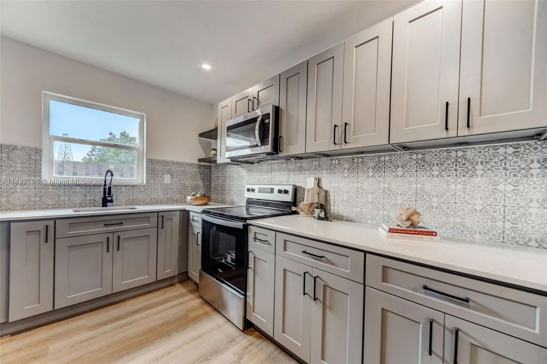 Recently Sold: $429,000 (3 beds, 2 baths, 1368 Square Feet)