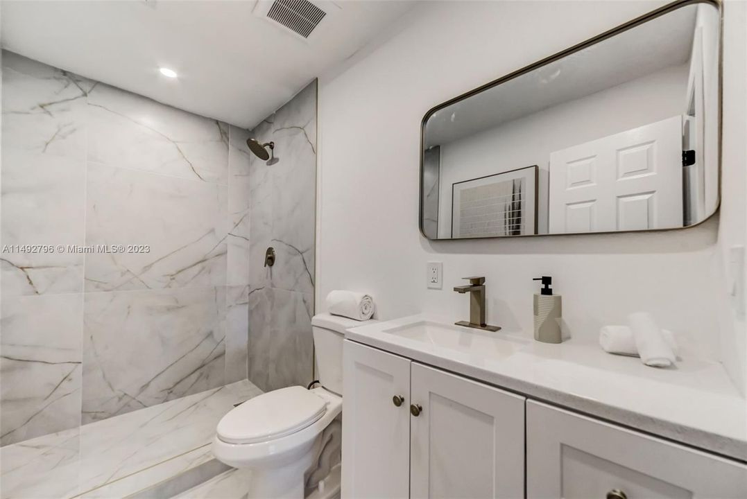 Recently Sold: $429,000 (3 beds, 2 baths, 1368 Square Feet)