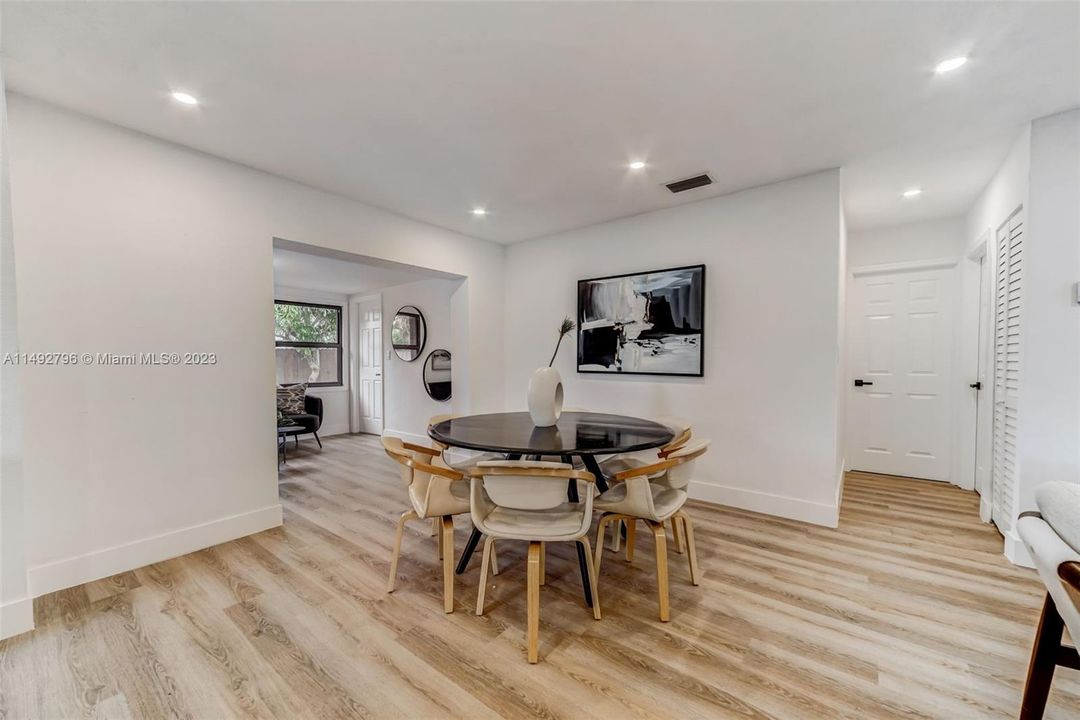 Recently Sold: $429,000 (3 beds, 2 baths, 1368 Square Feet)