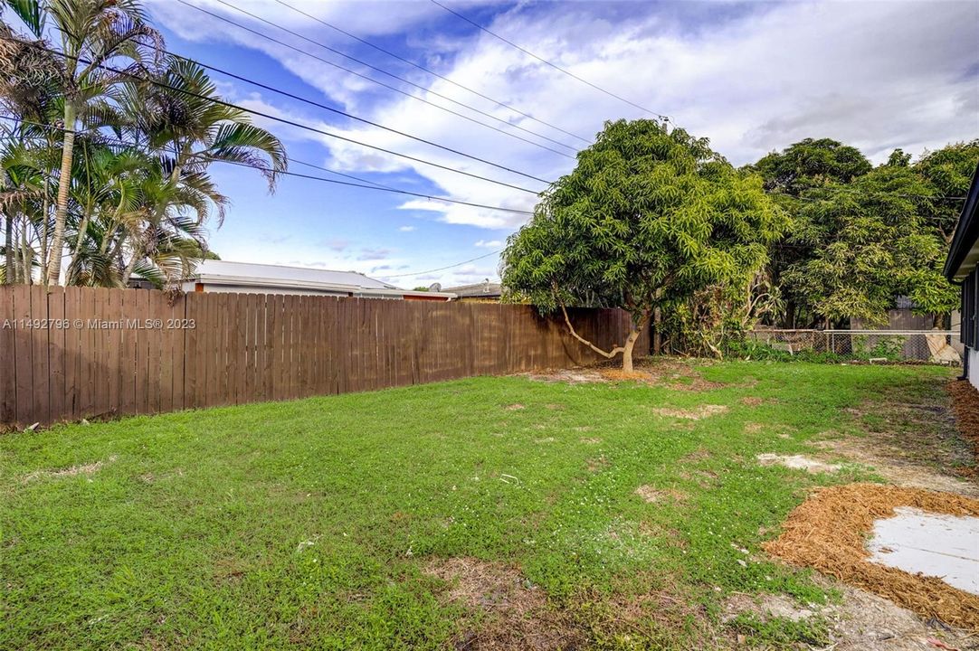 Recently Sold: $429,000 (3 beds, 2 baths, 1368 Square Feet)