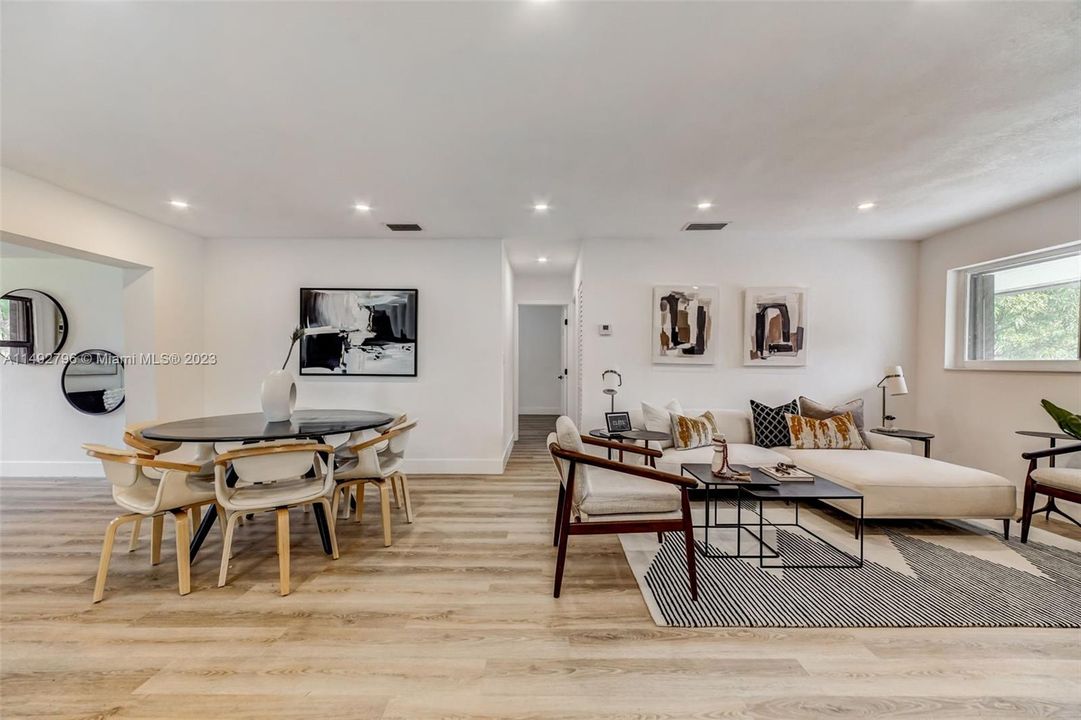 Recently Sold: $429,000 (3 beds, 2 baths, 1368 Square Feet)