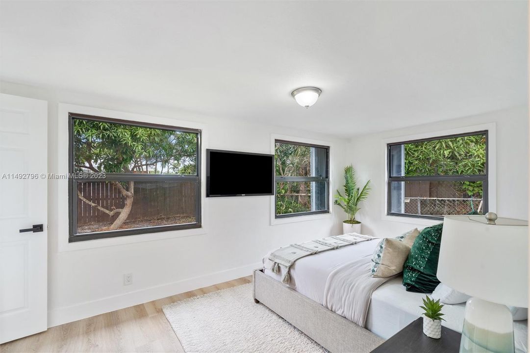 Recently Sold: $429,000 (3 beds, 2 baths, 1368 Square Feet)