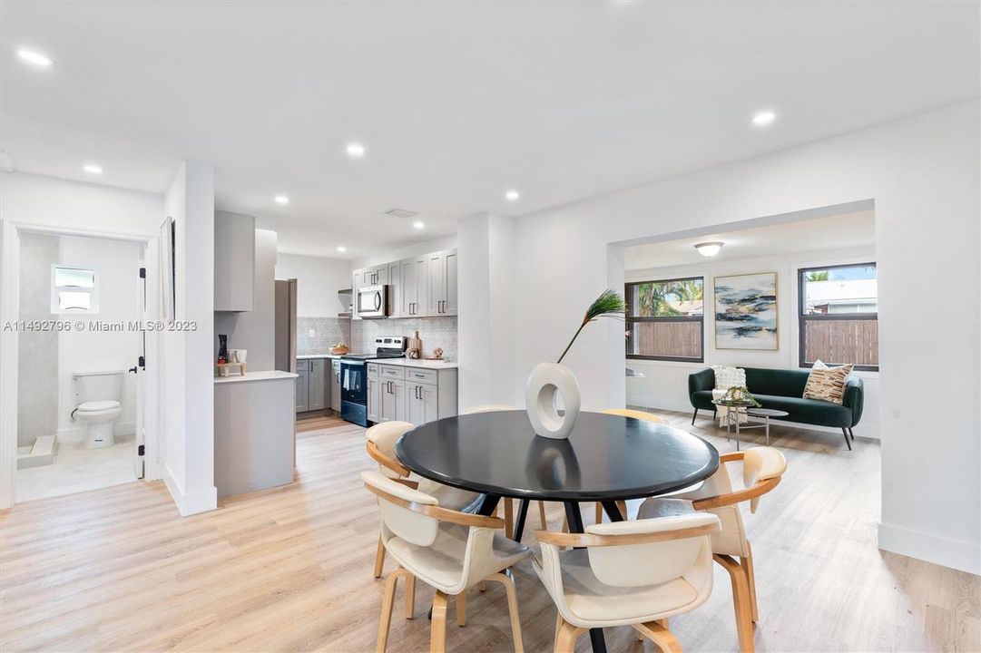 Recently Sold: $429,000 (3 beds, 2 baths, 1368 Square Feet)