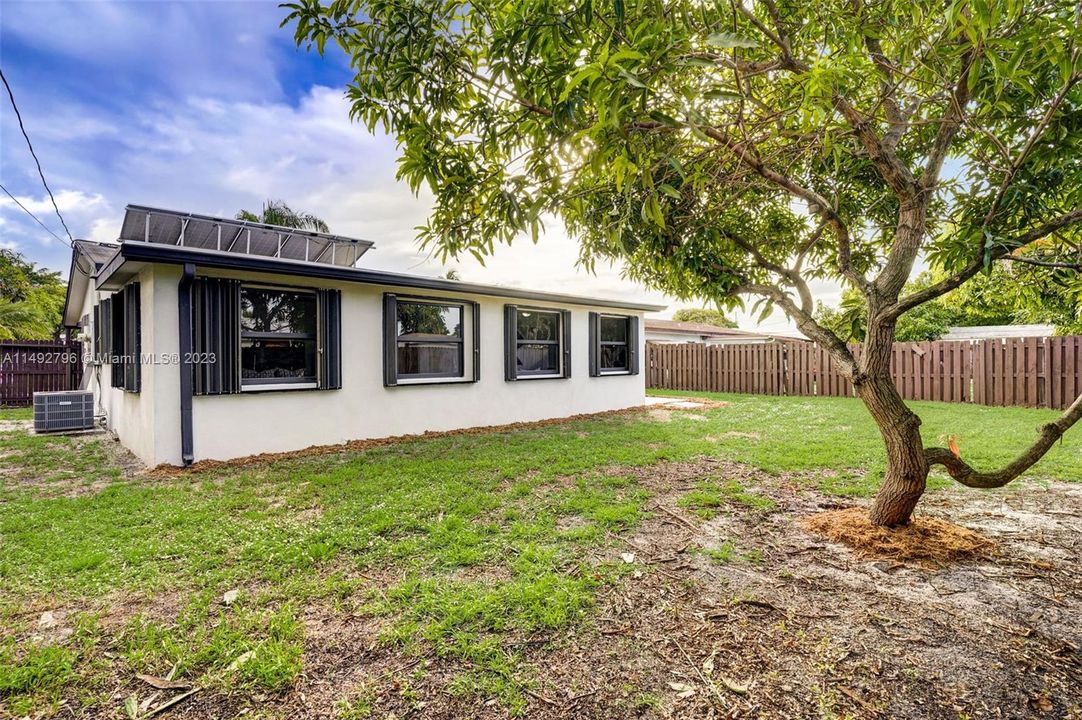 Recently Sold: $429,000 (3 beds, 2 baths, 1368 Square Feet)