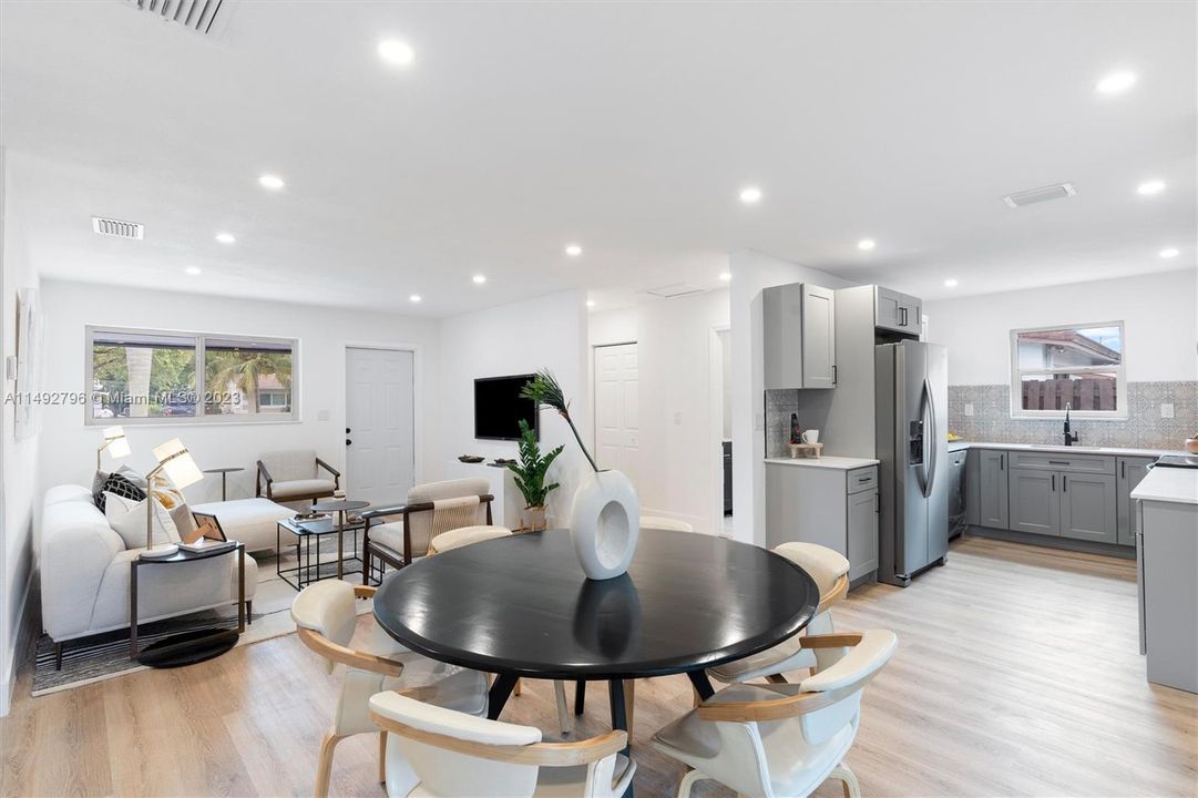 Recently Sold: $429,000 (3 beds, 2 baths, 1368 Square Feet)