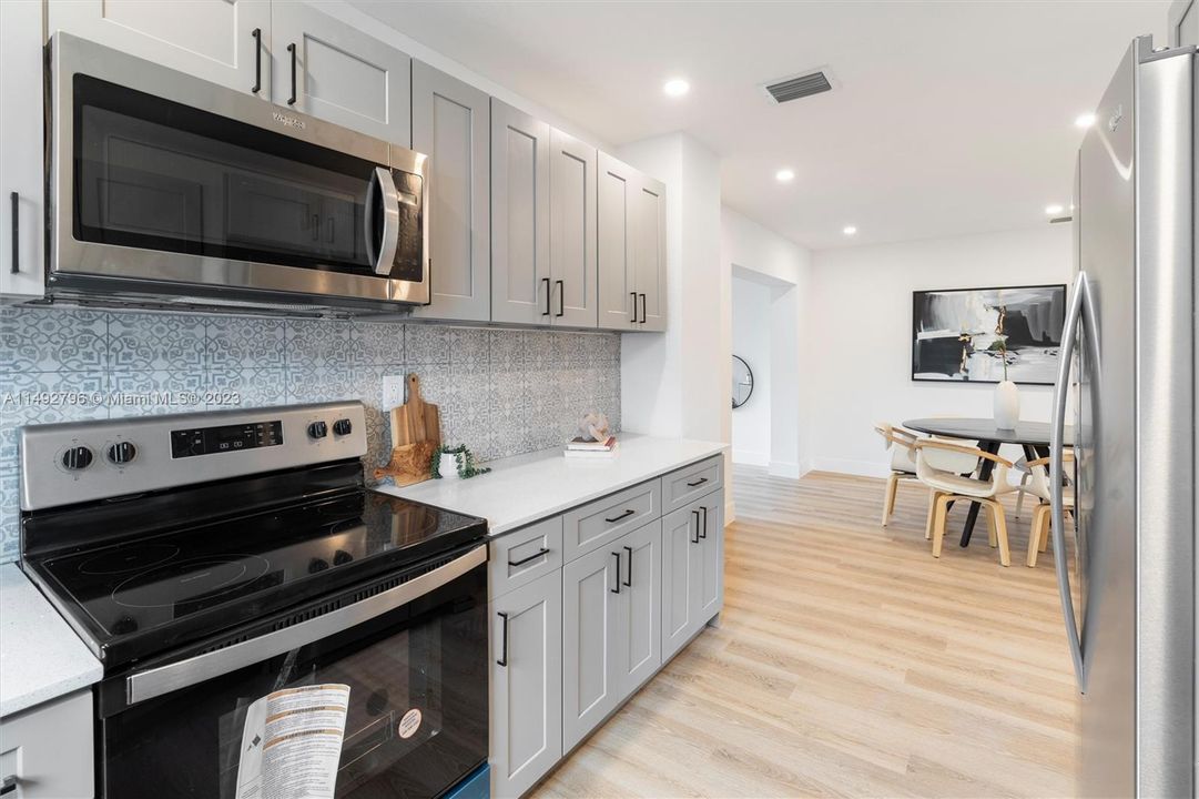 Recently Sold: $429,000 (3 beds, 2 baths, 1368 Square Feet)