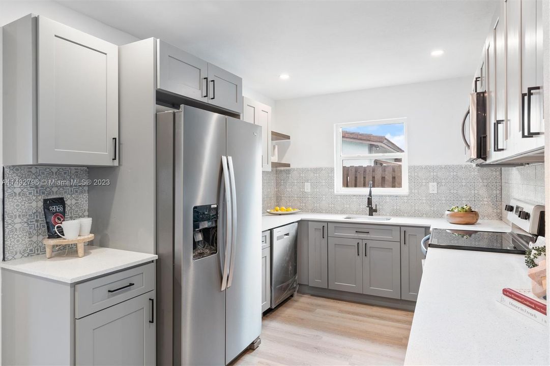 Recently Sold: $429,000 (3 beds, 2 baths, 1368 Square Feet)