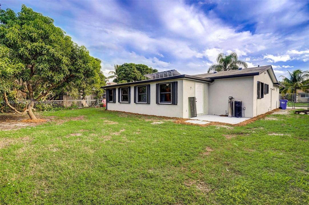 Recently Sold: $429,000 (3 beds, 2 baths, 1368 Square Feet)