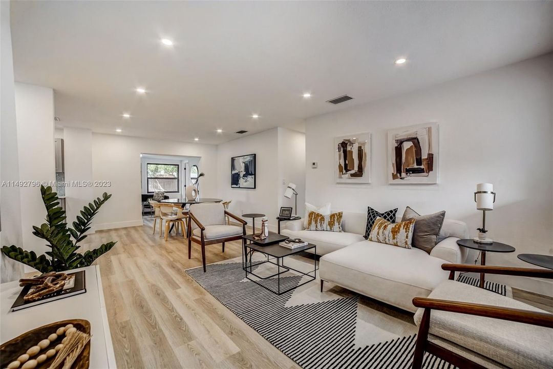 Recently Sold: $429,000 (3 beds, 2 baths, 1368 Square Feet)