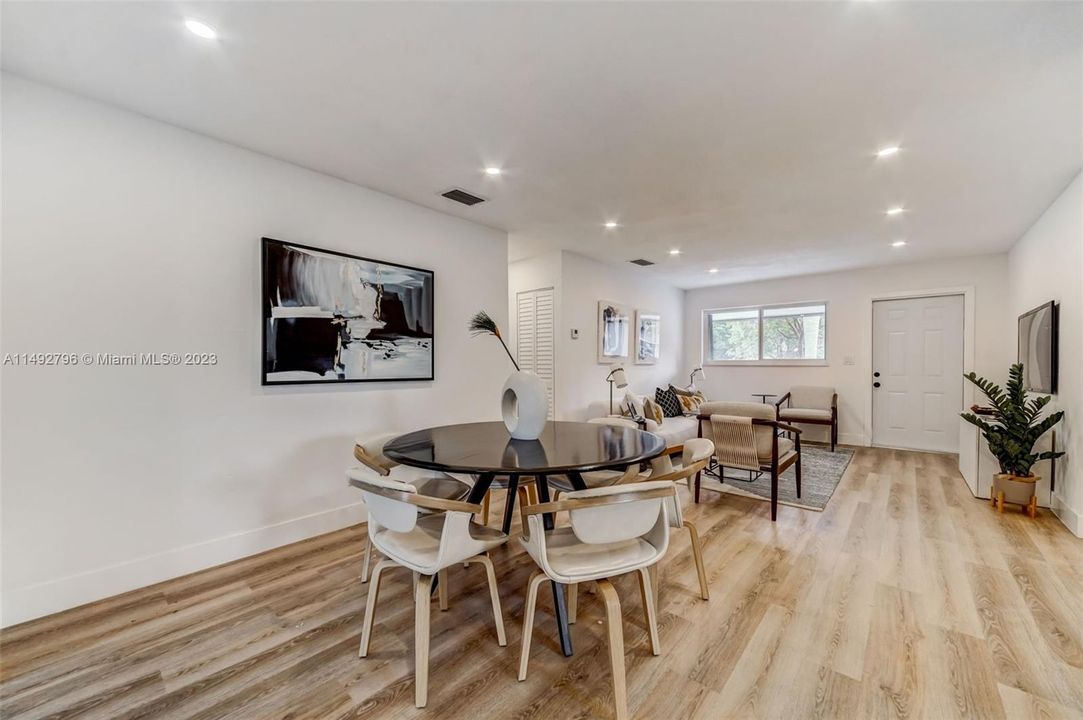 Recently Sold: $429,000 (3 beds, 2 baths, 1368 Square Feet)