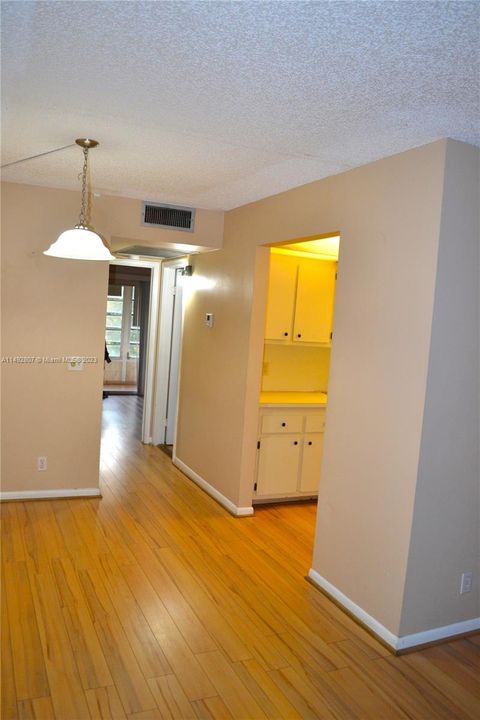 最近租的: $1,600 (1 贝兹, 1 浴室, 685 平方英尺)