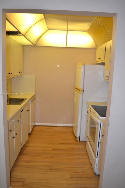 最近租的: $1,600 (1 贝兹, 1 浴室, 685 平方英尺)