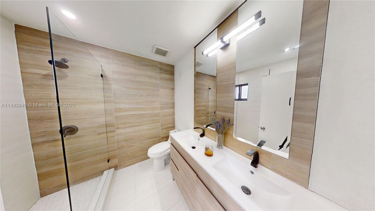 Recently Sold: $749,000 (5 beds, 3 baths, 1941 Square Feet)