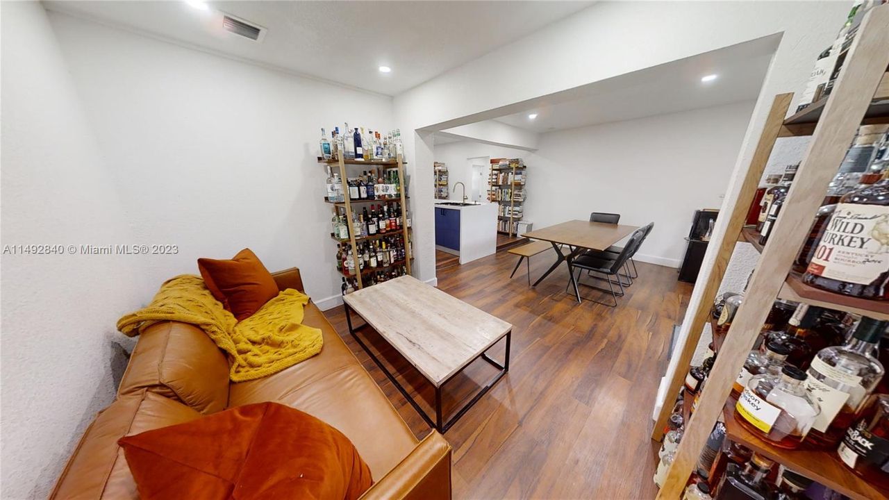 Recently Sold: $749,000 (5 beds, 3 baths, 1941 Square Feet)