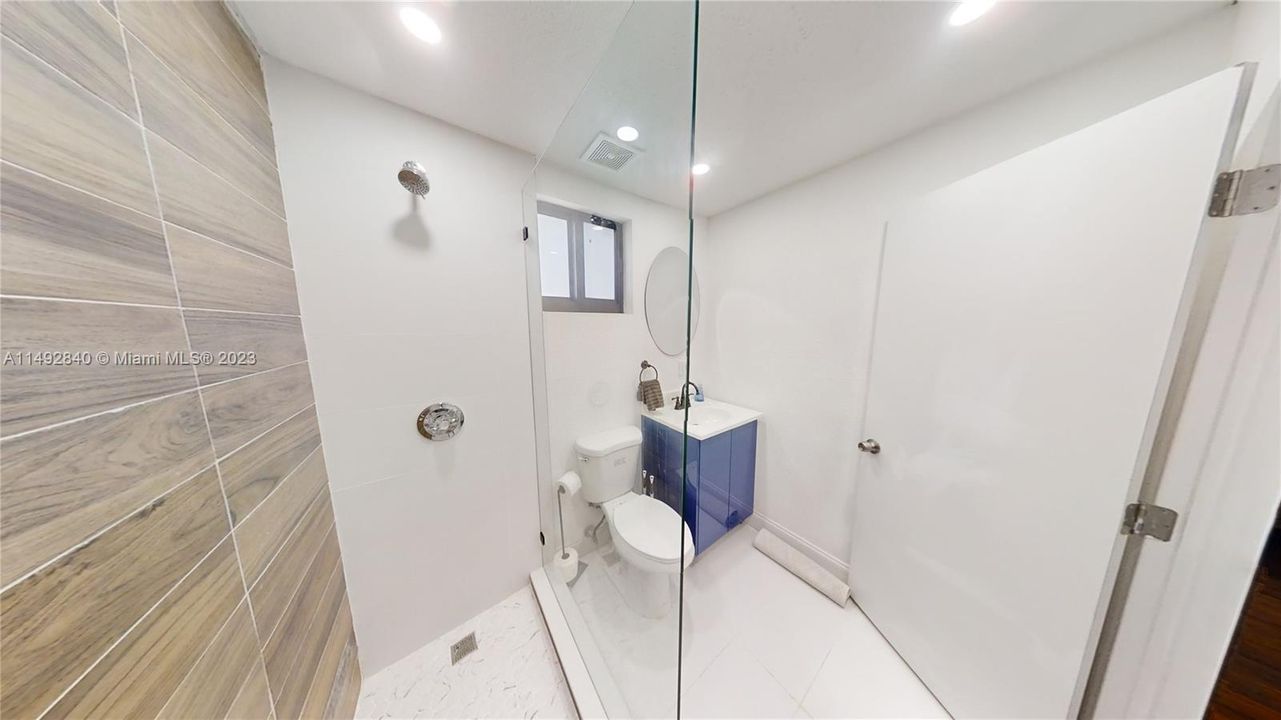 Recently Sold: $749,000 (5 beds, 3 baths, 1941 Square Feet)