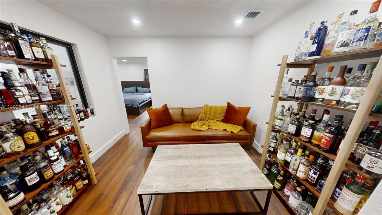 Recently Sold: $749,000 (5 beds, 3 baths, 1941 Square Feet)